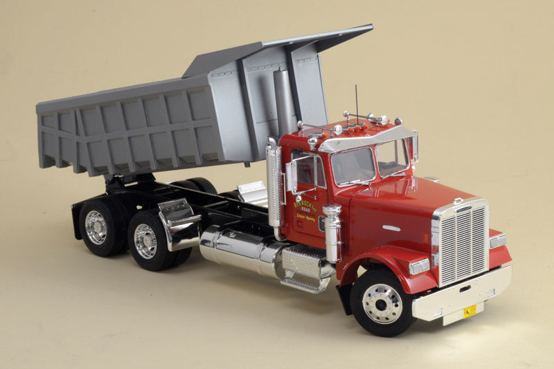 Freightliner Heavy Dumper Truck 1/24 Scale Model Kit Completed Example