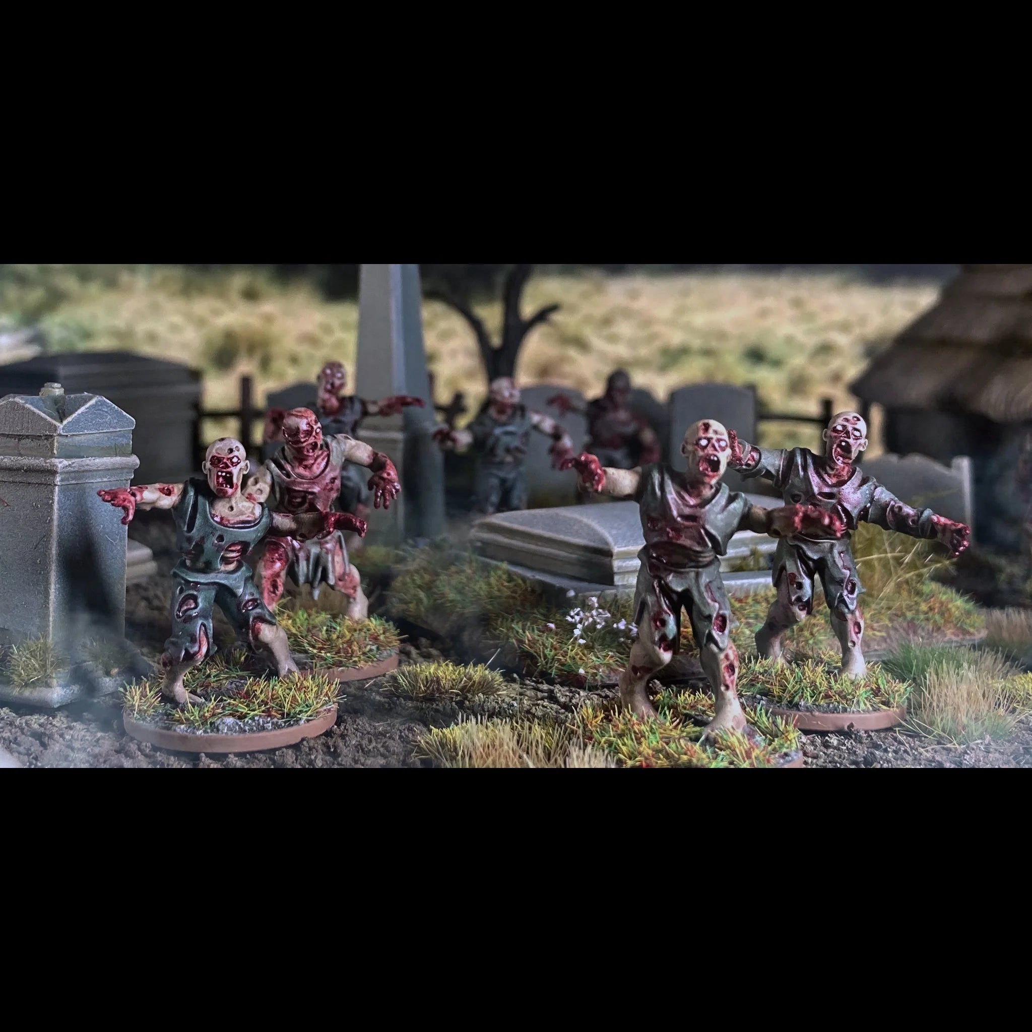 Zombies, 28 mm Scale Model Plastic Figures Painted Diorama