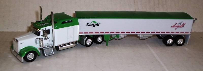Kenworth W-900L Truck (White & Green Trim) with Grain Trailer (Cargill / Loyall Life) Scale 1:87 (HO Scale) Model by Trucks N Stuff