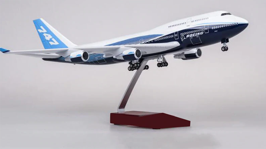 Boeing 747-400 1:150 Scale Model With LED Light By Hyinuo
