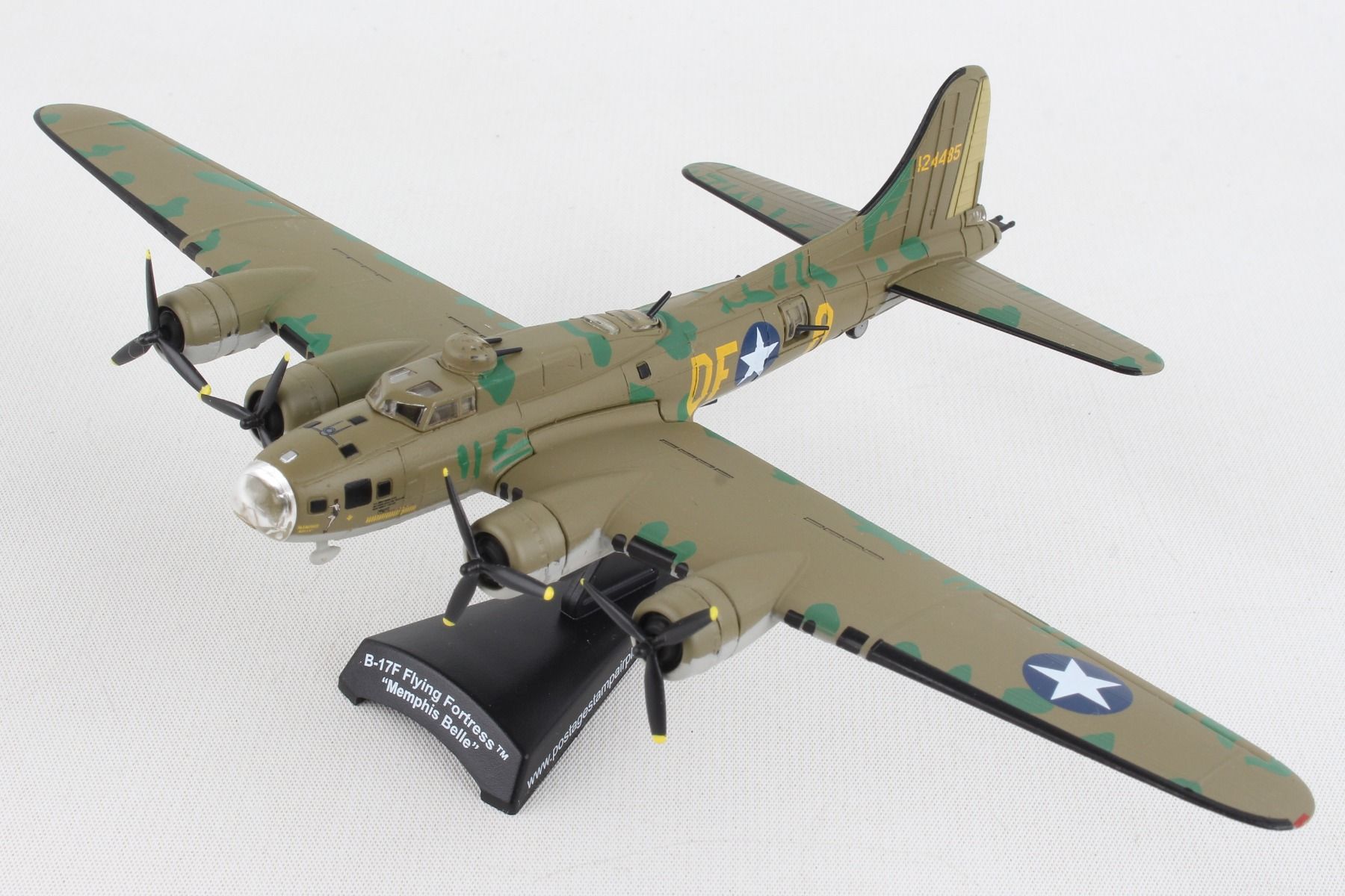Boeing B-17F Flying Fortress “Memphis Belle” 1:155 Scale Diecast Model