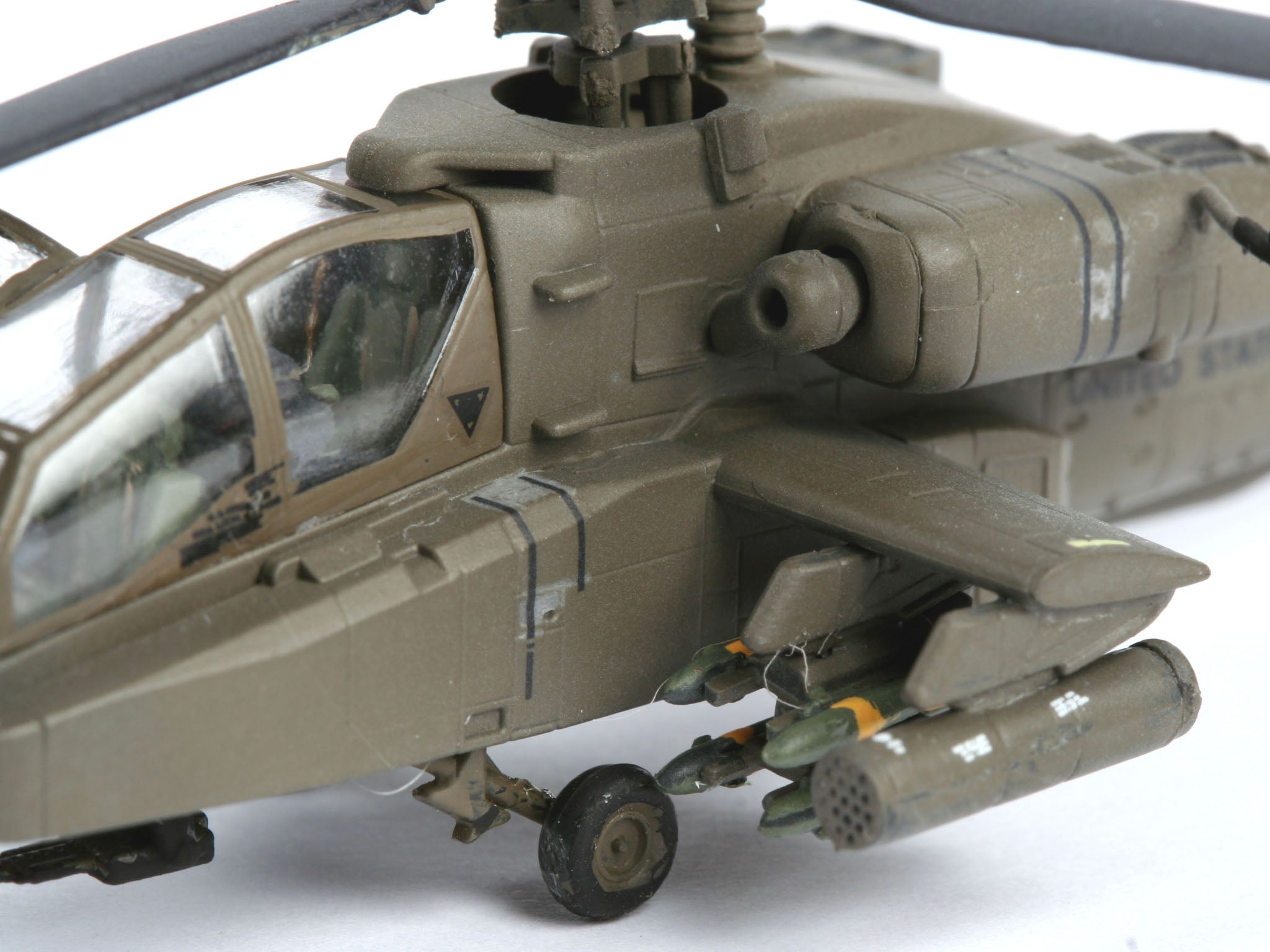 Boeing AH-64D Longbow Apache 1/144 Scale Model Kit Close Up