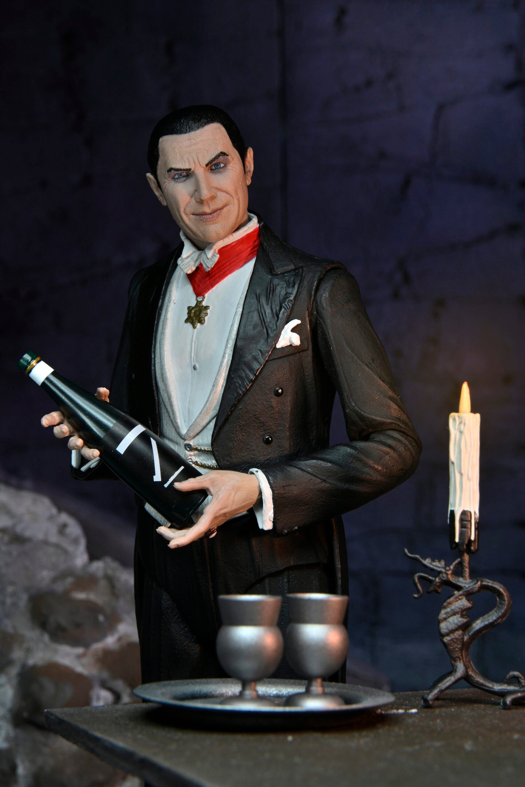 Ultimate Dracula (Transylvania) 7” Action Figure Dracula Serving Wine