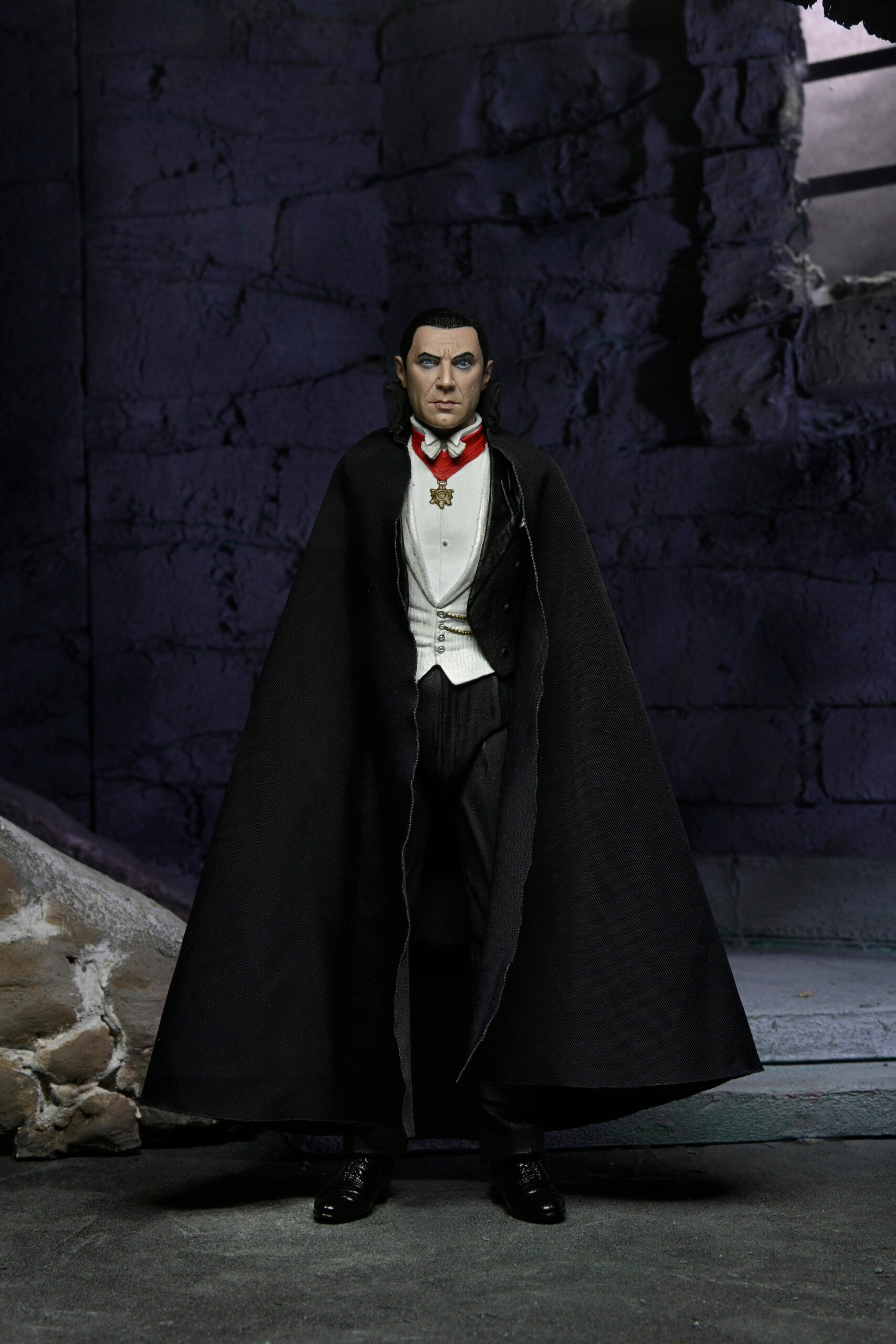 Ultimate Dracula (Transylvania) 7” Action Figure