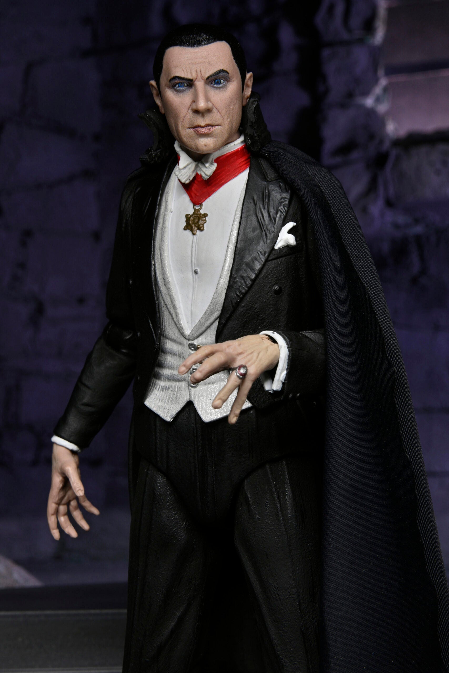 Ultimate Dracula (Transylvania) 7” Action Figure