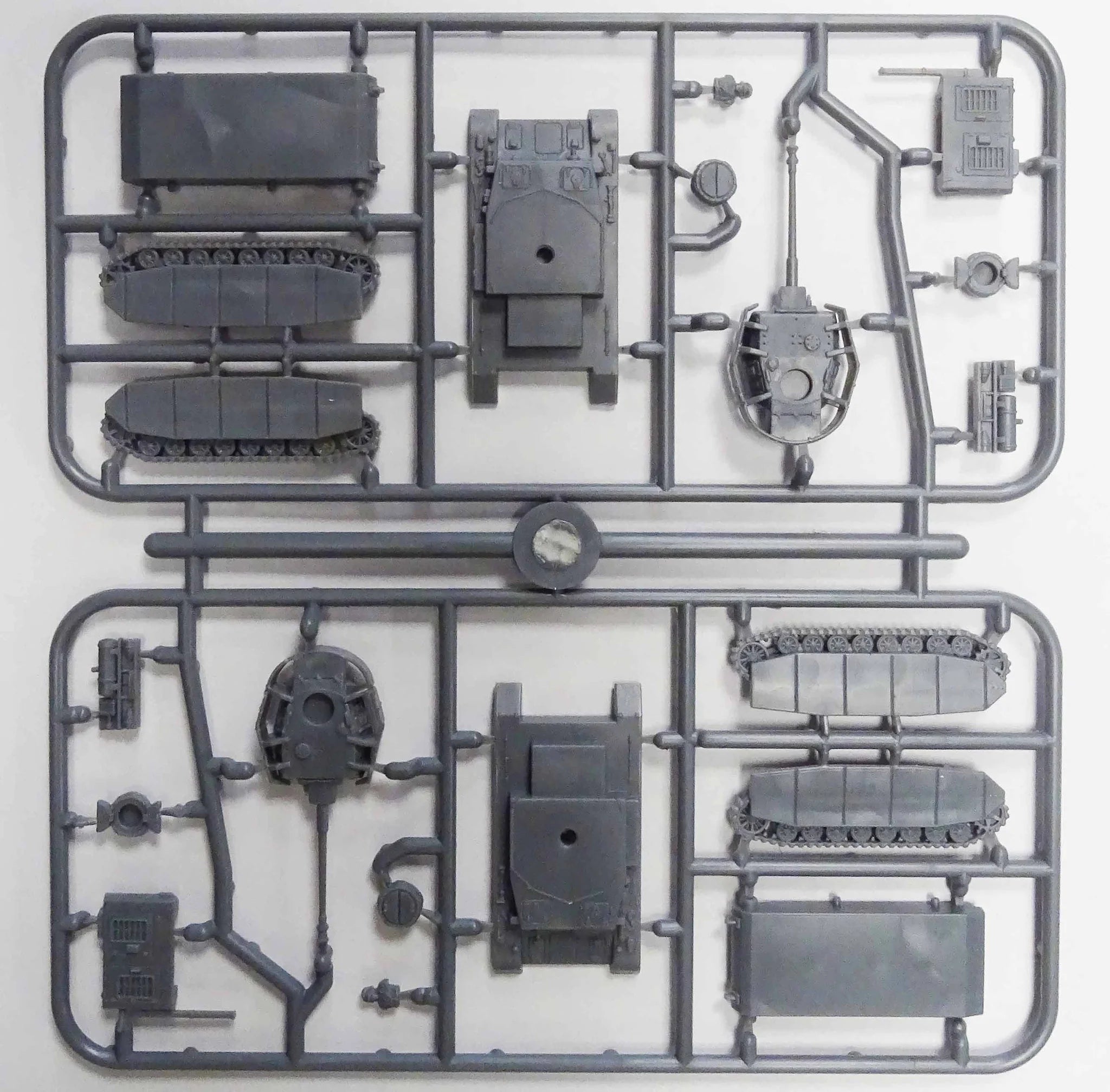 Panzerkampfwagen IV (Pz.Kpfw. IV), Ausf. H Tank, 1:144 (12 mm) Scale Model Plastic Kit (Set of 6) Frame Example