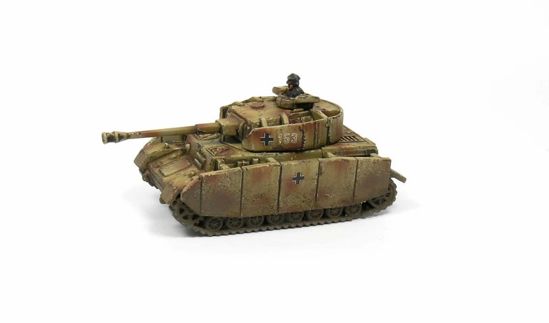 Panzerkampfwagen IV (Pz.Kpfw. IV), Ausf. H Tank, 1:144 (12 mm) Scale Model Plastic Kit (Set of 6) Close Up