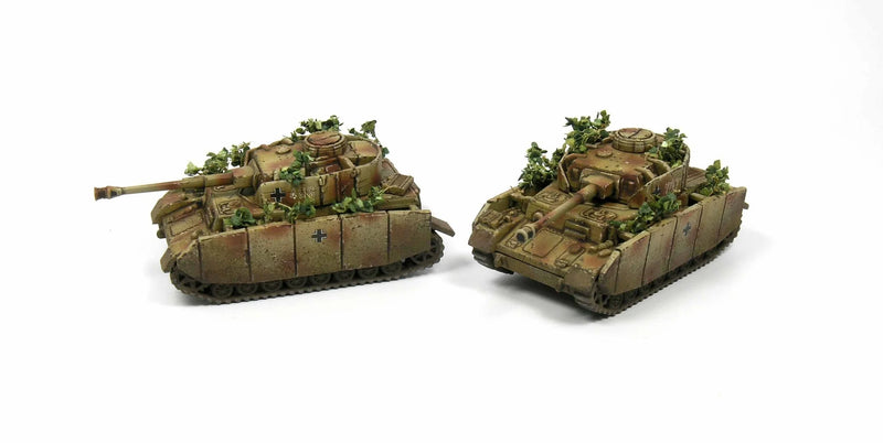 Panzerkampfwagen IV (Pz.Kpfw. IV), Ausf. H Tank, 1:144 (12 mm) Scale Model Plastic Kit (Set of 6) Front View Example