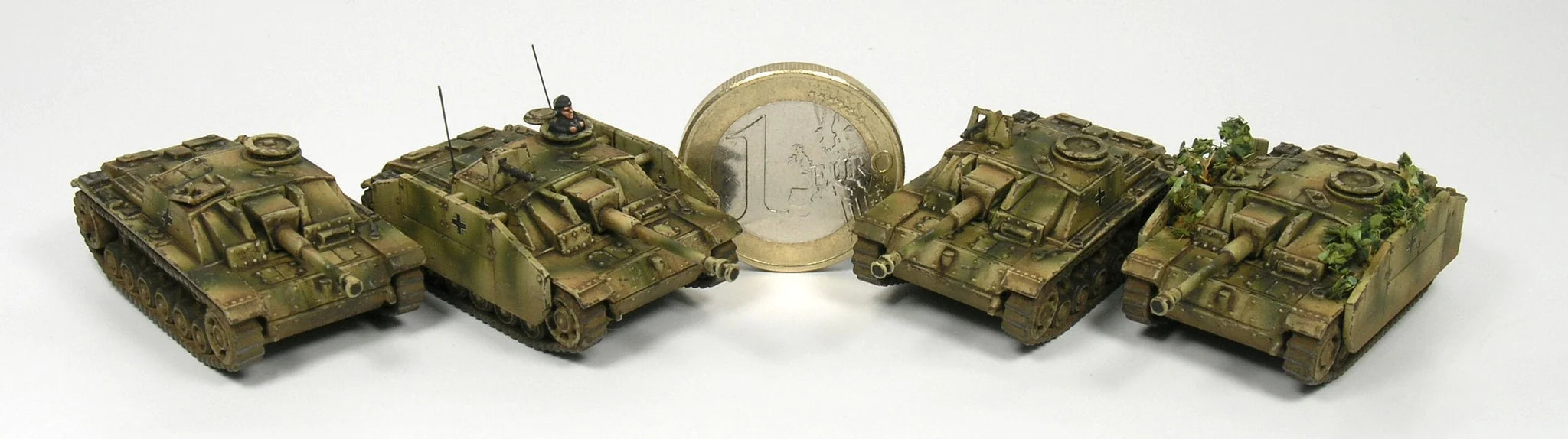 Sturmgeschütz III (StuG III) Ausf. G Assault Gun, 1:144 (12 mm) Scale Model Plastic Kit (Set of 6) Size Comparision