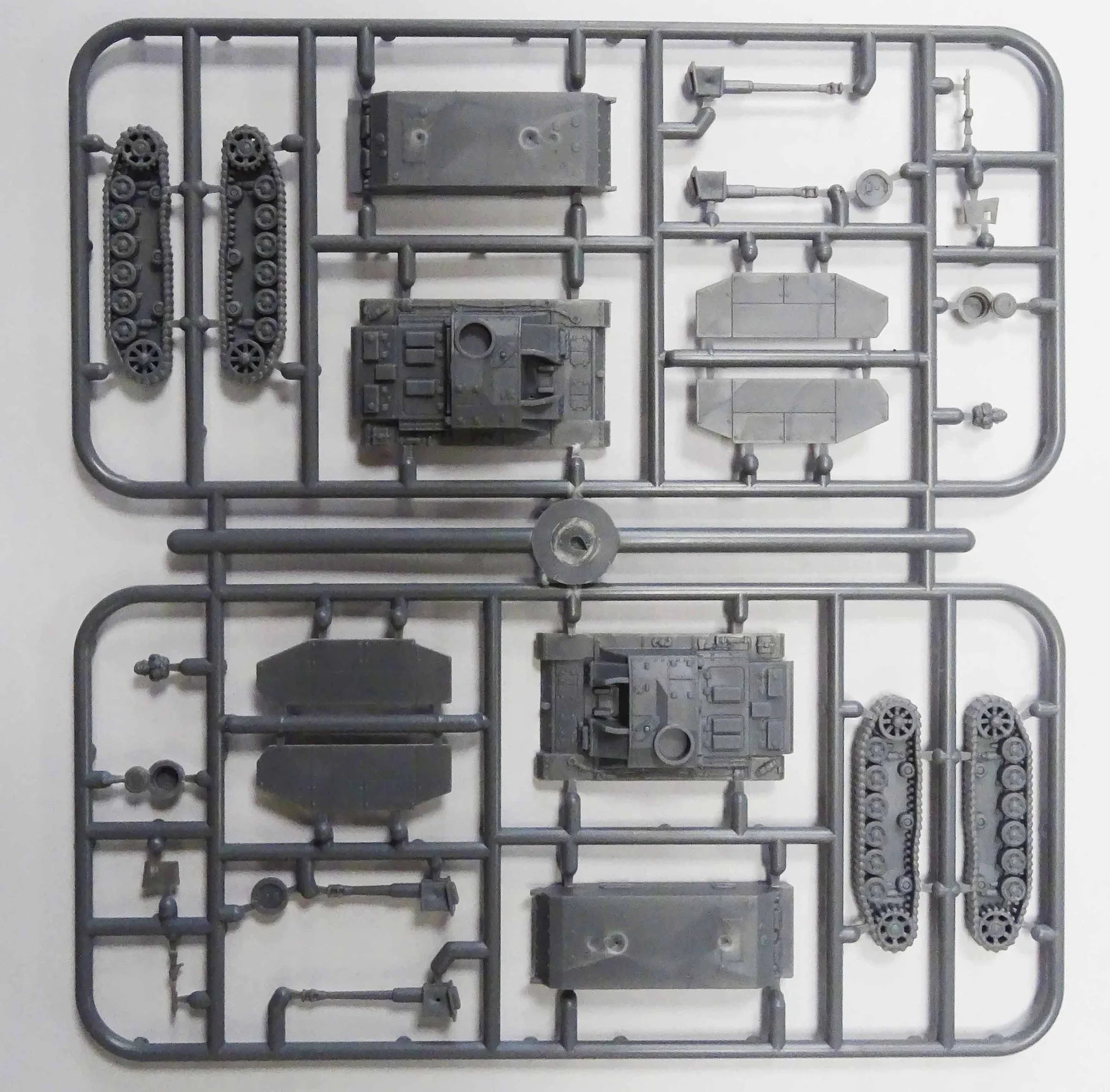 Sturmgeschütz III (StuG III) Ausf. G Assault Gun, 1:144 (12 mm) Scale Model Plastic Kit (Set of 6) Example Frames