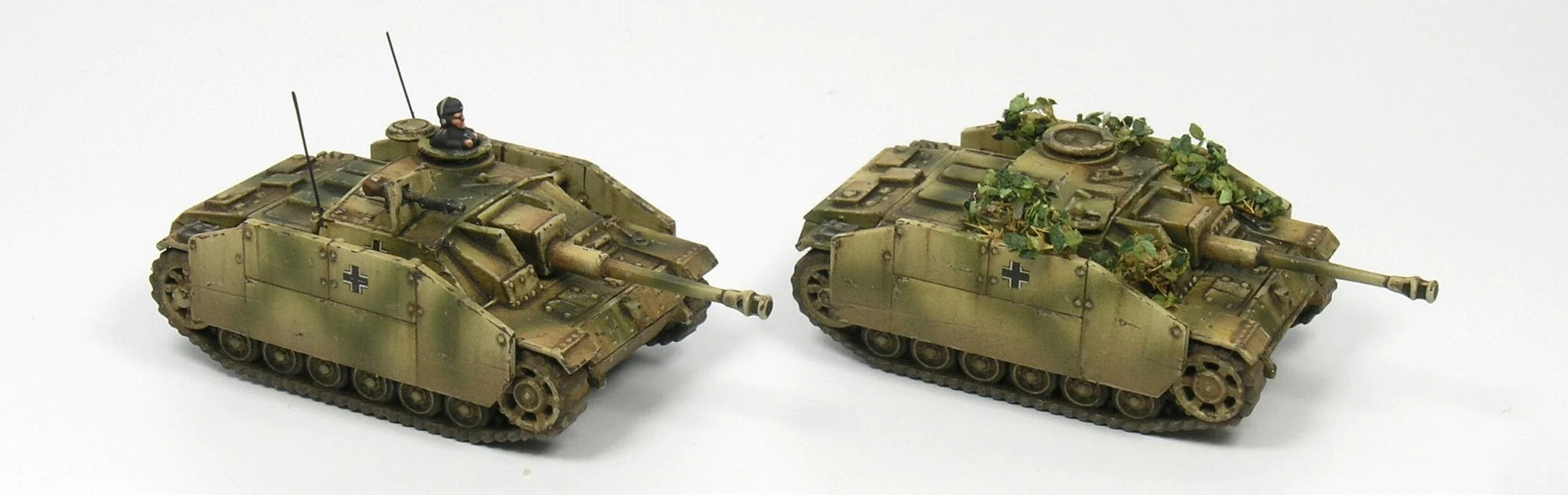 Sturmgeschütz III (StuG III) Ausf. G Assault Gun, 1:144 (12 mm) Scale Model Plastic Kit (Set of 6) Right Front Views