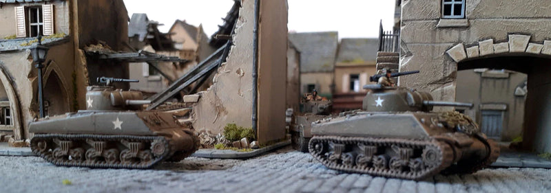 M4A3 Sherman 75mm Gun Medium Tank, 1:144 (12 mm) Scale Model Plastic Kit (Set of 6) Diorama