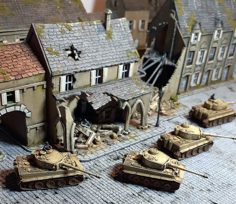 Tiger I Heavy Tank, 1:144 (12 mm) Scale Model Plastic Kit (Set of 6) Diorama