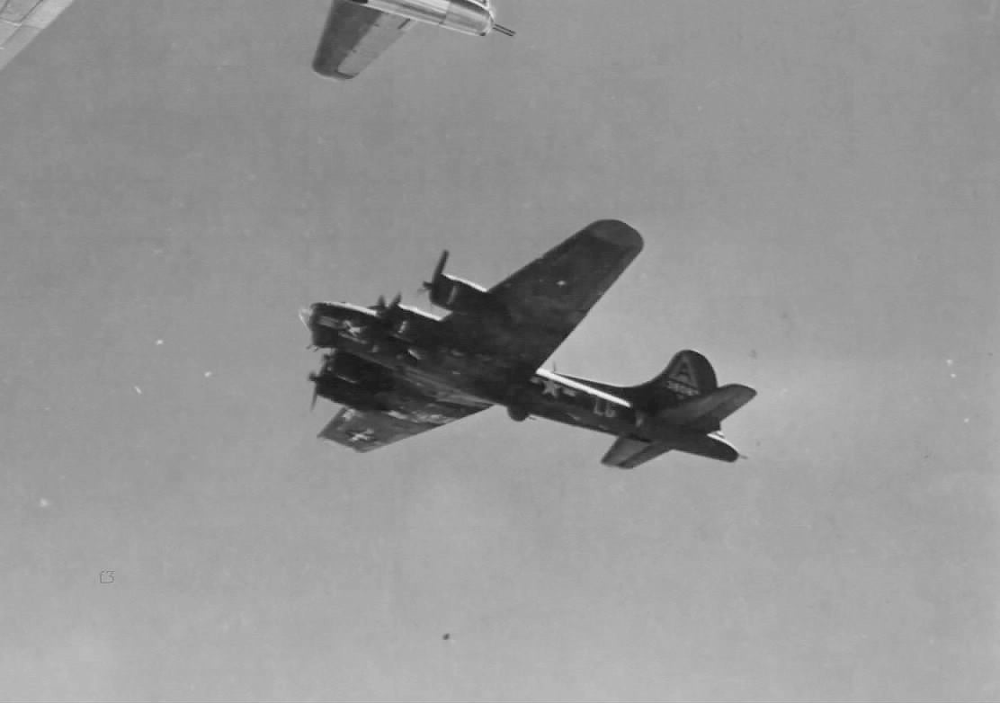 Boeing B-17G Flying Fortress “Man O’ War II” 322nd Bombardment Squadron January 28th 1944 