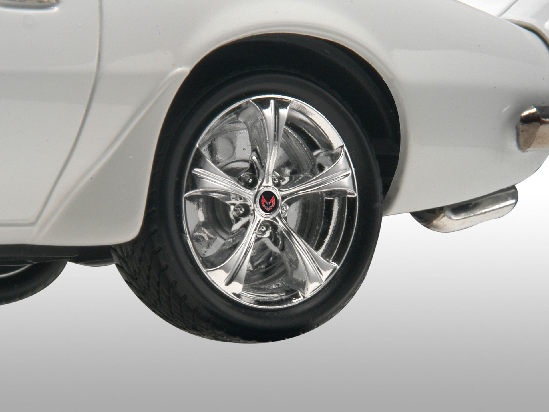 1970 Pontiac Firebird, 1/24 Scale Model Kit Tire Close Up