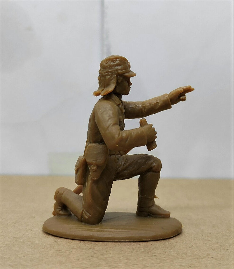 World War II Pacific War Japanese Tropical Jungle Defense, 54 mm (1/32) Scale Plastic Figures Officer