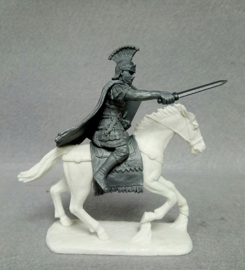 Early Imperial Roman Auxiliary Cavalry, 60 mm (1/30) Scale Plastic Figures Commander Side View