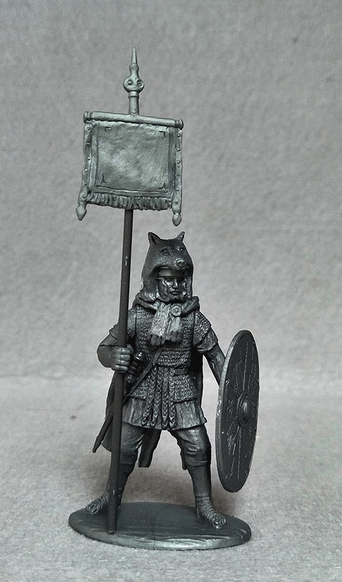 Early Imperial Roman Auxiliary Infantry, 60 mm (1/30) Scale Plastic Figures Standard Bearer