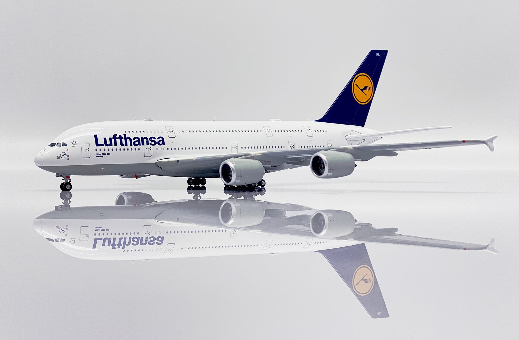 Airbus A380 Lufthansa (D-AIML), 1/400 Scale Diecast Model