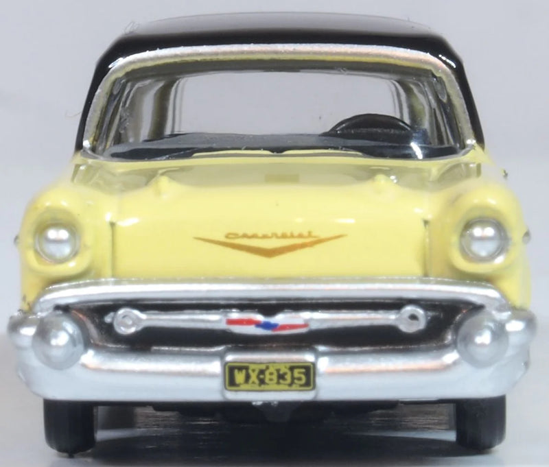 Chevrolet Nomad 1957 – Colonial Cream / Onyx Black 1:87 Scale Diecast Model Front View