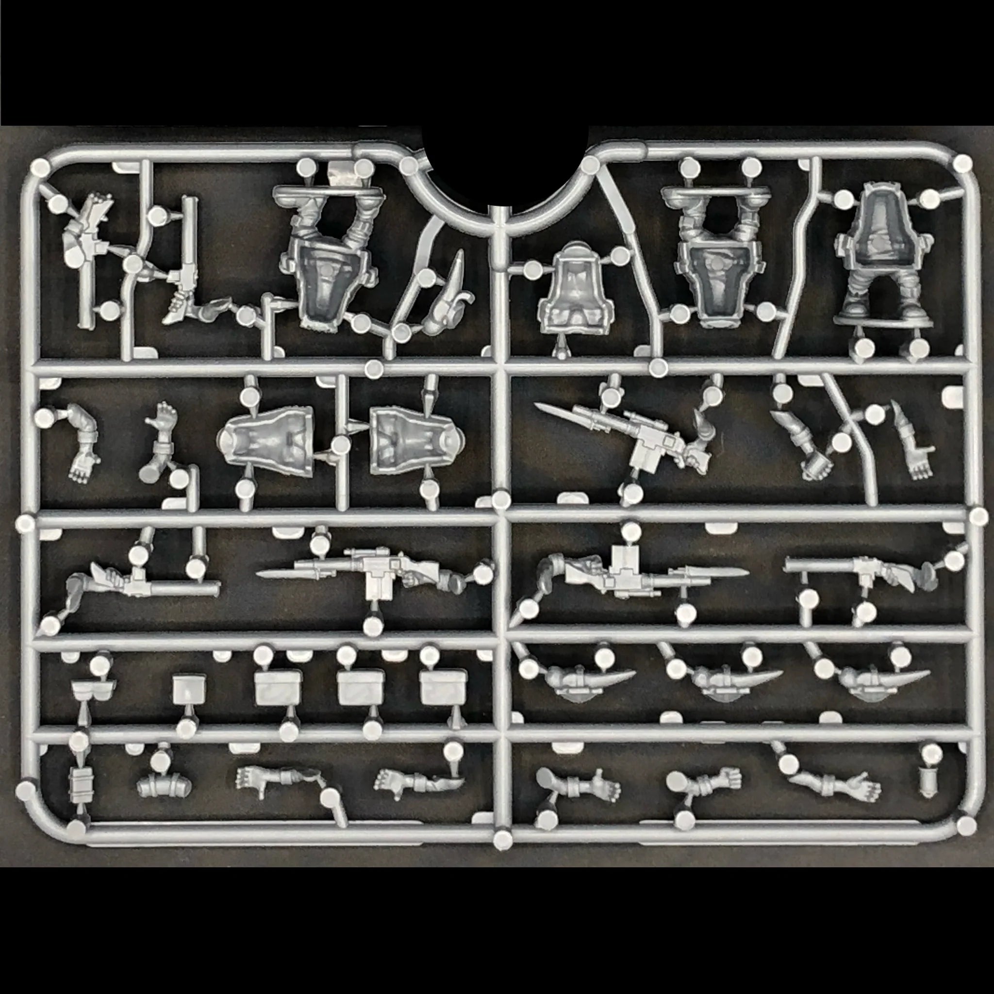 This Quar’s War Crusader Infantry 28 mm Scale Model Plastic Figures Example Frame Rear