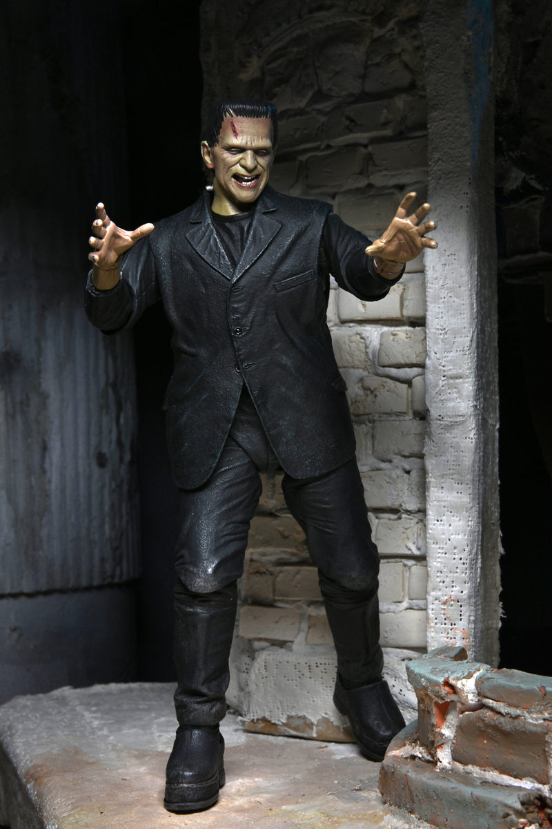 Ultimate Frankenstein’s Monster (Color) 7” Scale Action Figure Attacking