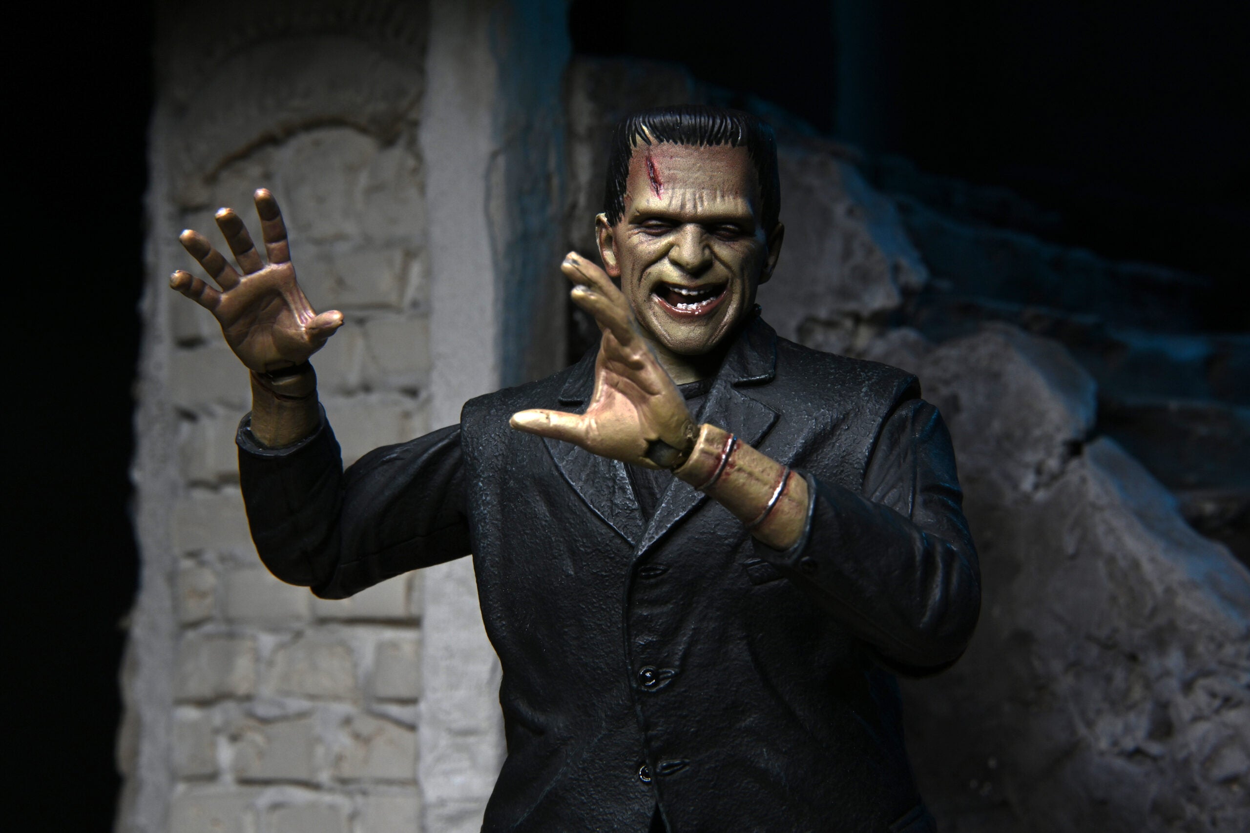 Ultimate Frankenstein’s Monster (Color) 7” Scale Action Figure Close Up