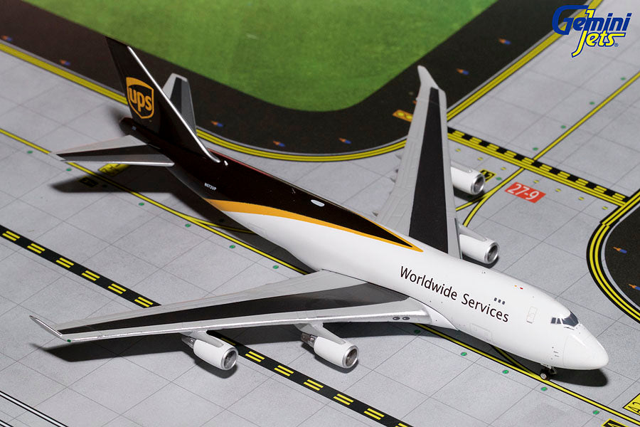 Boeing 747-400F UPS (N572UP) 1:400 Scale Model