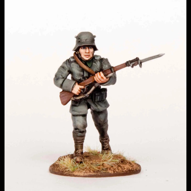 German Infantry (1916-1918), 28 mm Scale Model Plastic Figures Close Up