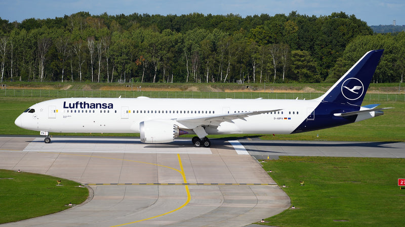 Boeing 787-9 Lufthansa (D-ABPA) “Berlin”  Hannover Airport