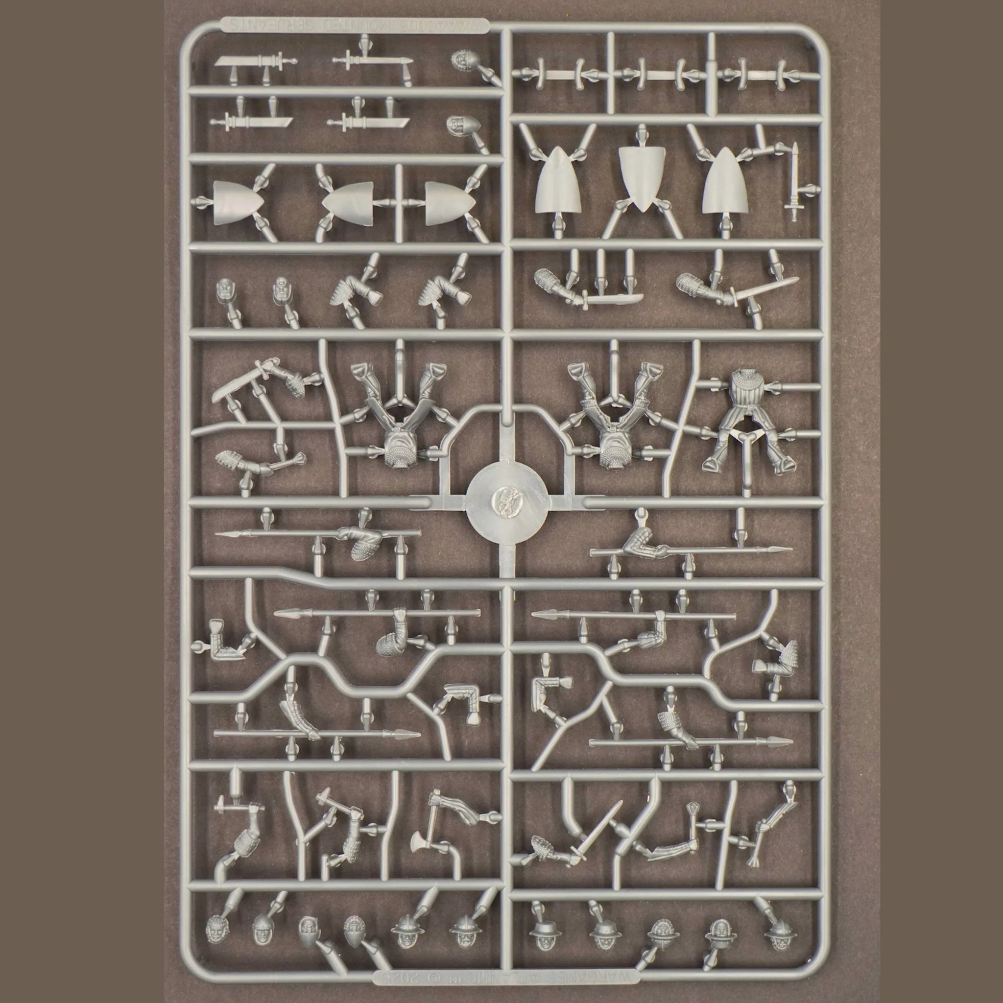 Mounted Serjeants (1150-1320) 28 mm Scale Model Plastic Figures Frame Front