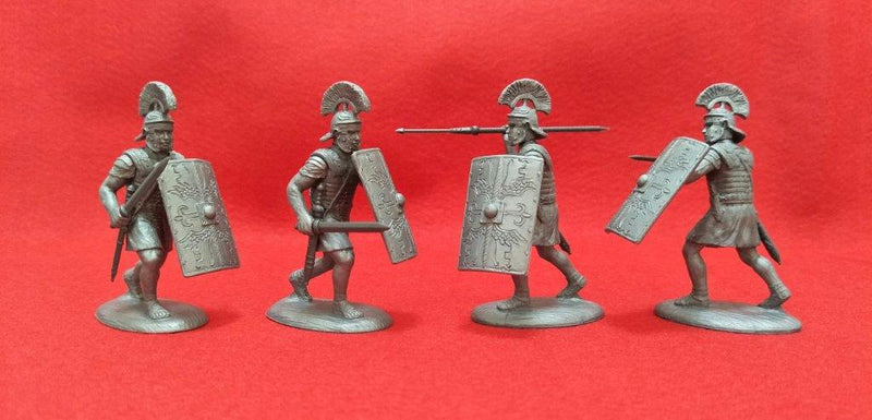 Early Imperial Roman Legionaries (Legio III Gallica), 60 mm (1/30) Scale Plastic Figures Close Up