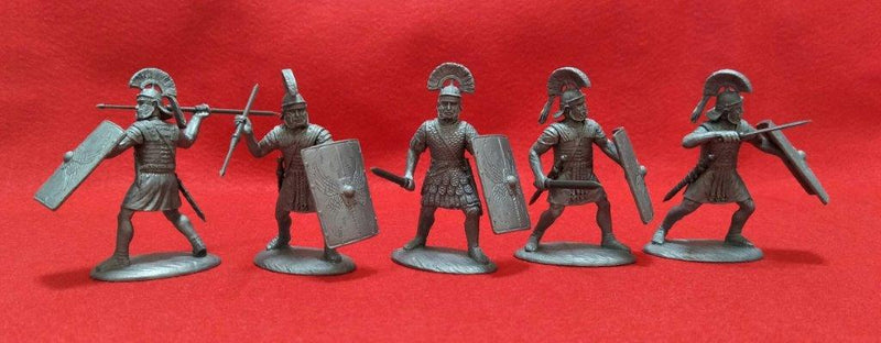 Early Imperial Roman Legionaries (Legio I Italica) 27 BC - 476 AD, 60 mm (1/30) Scale Plastic Figures Close Up