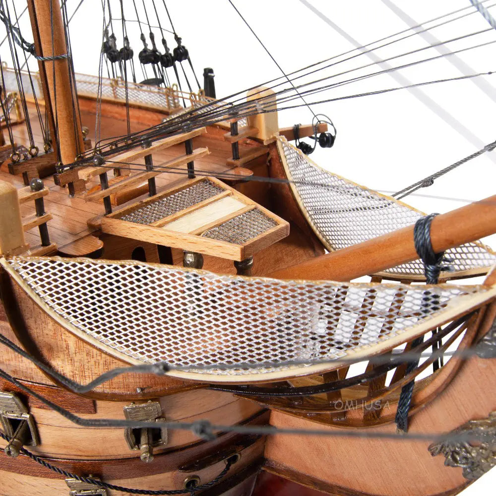 HMS Victory Exclusive Edition Wooden Scale Model Bow Details