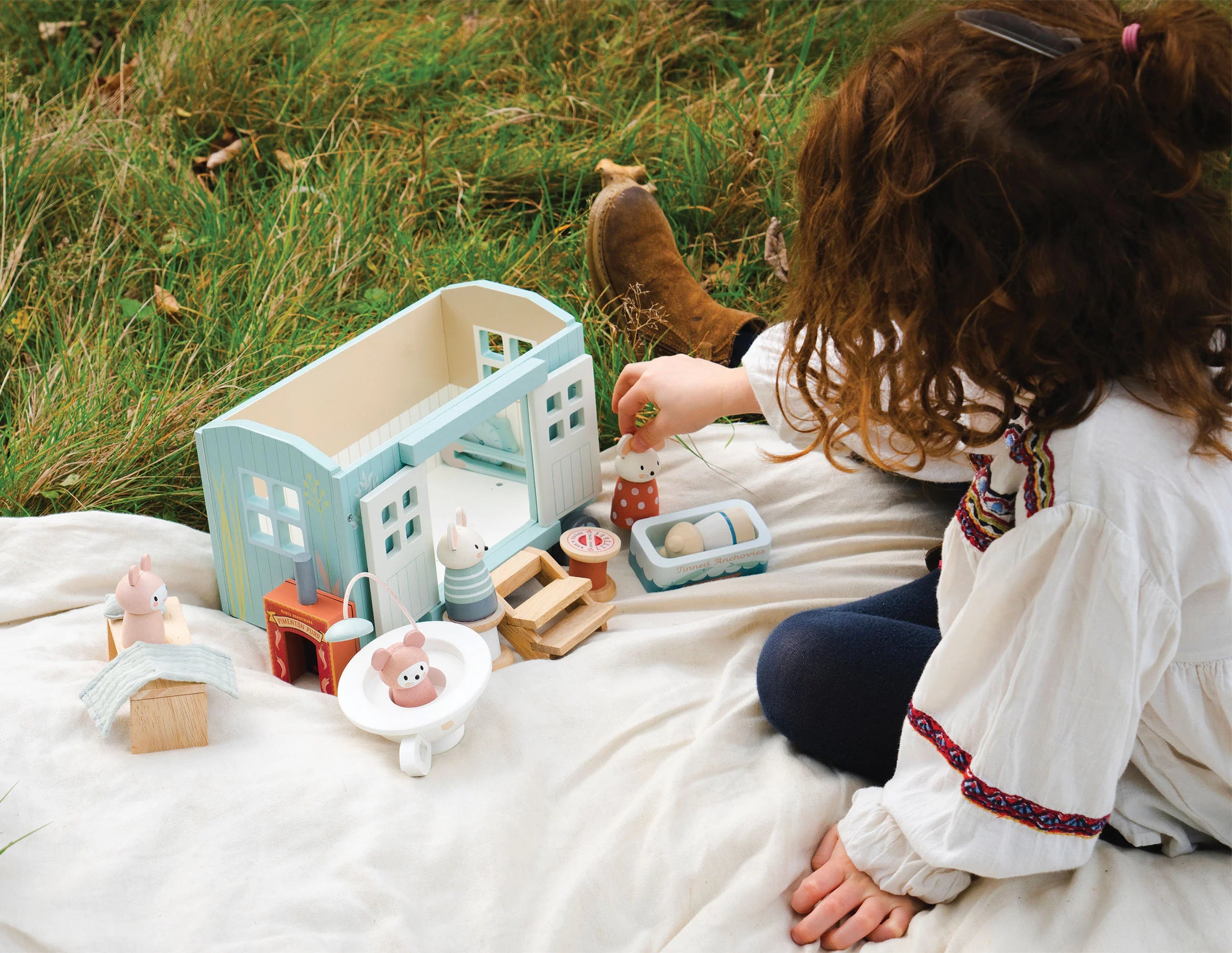 Secret Meadow Shepherd’s Hut At Play