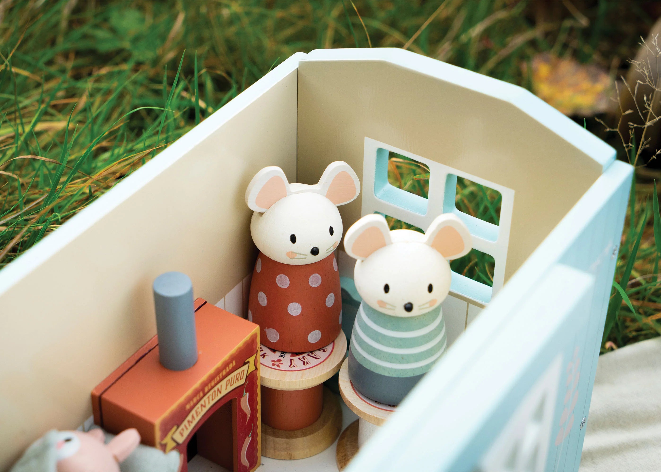 Secret Meadow Shepherd’s Hut Interior Close Up