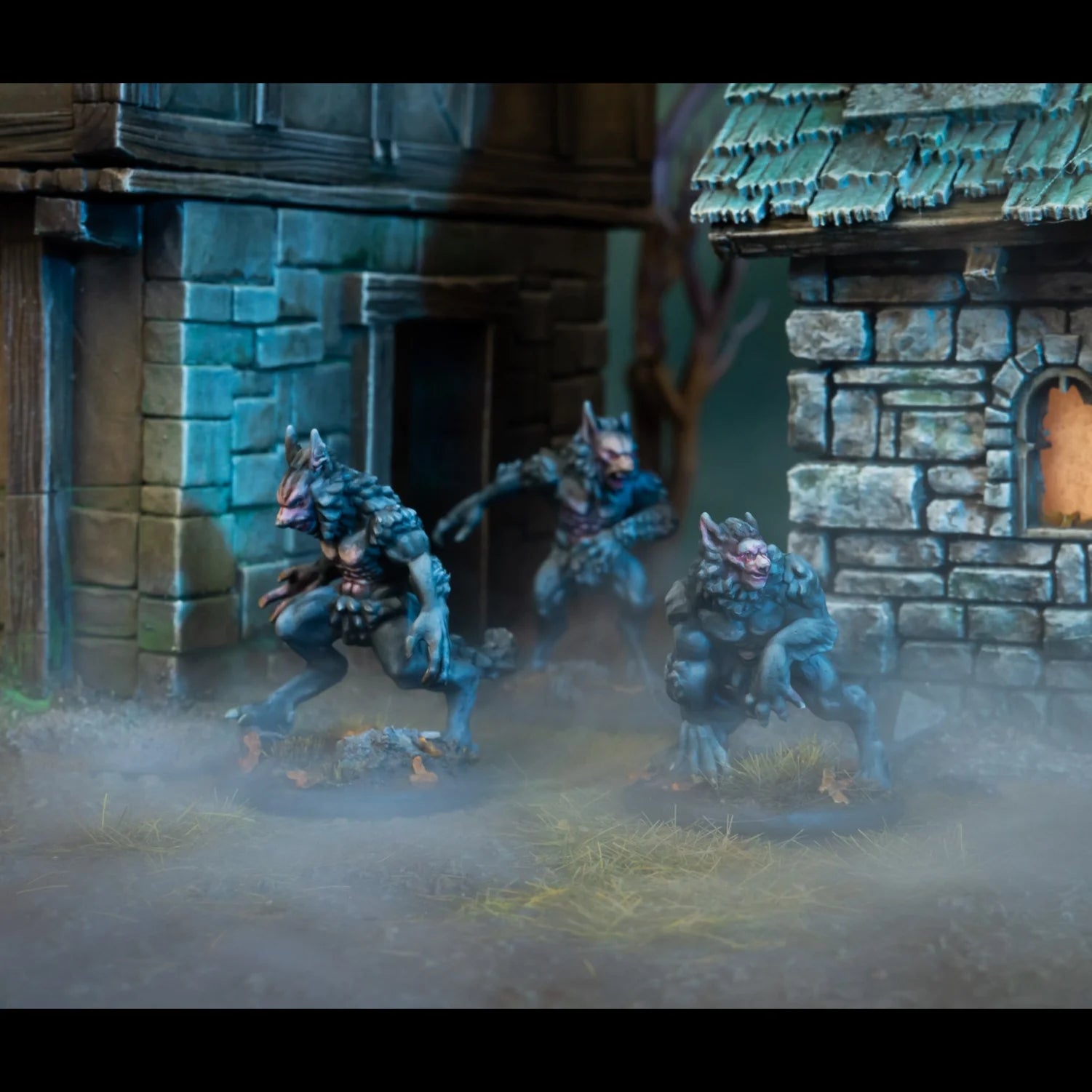 Werewolves, 28 mm Scale Model Plastic Figures On The Hunt
