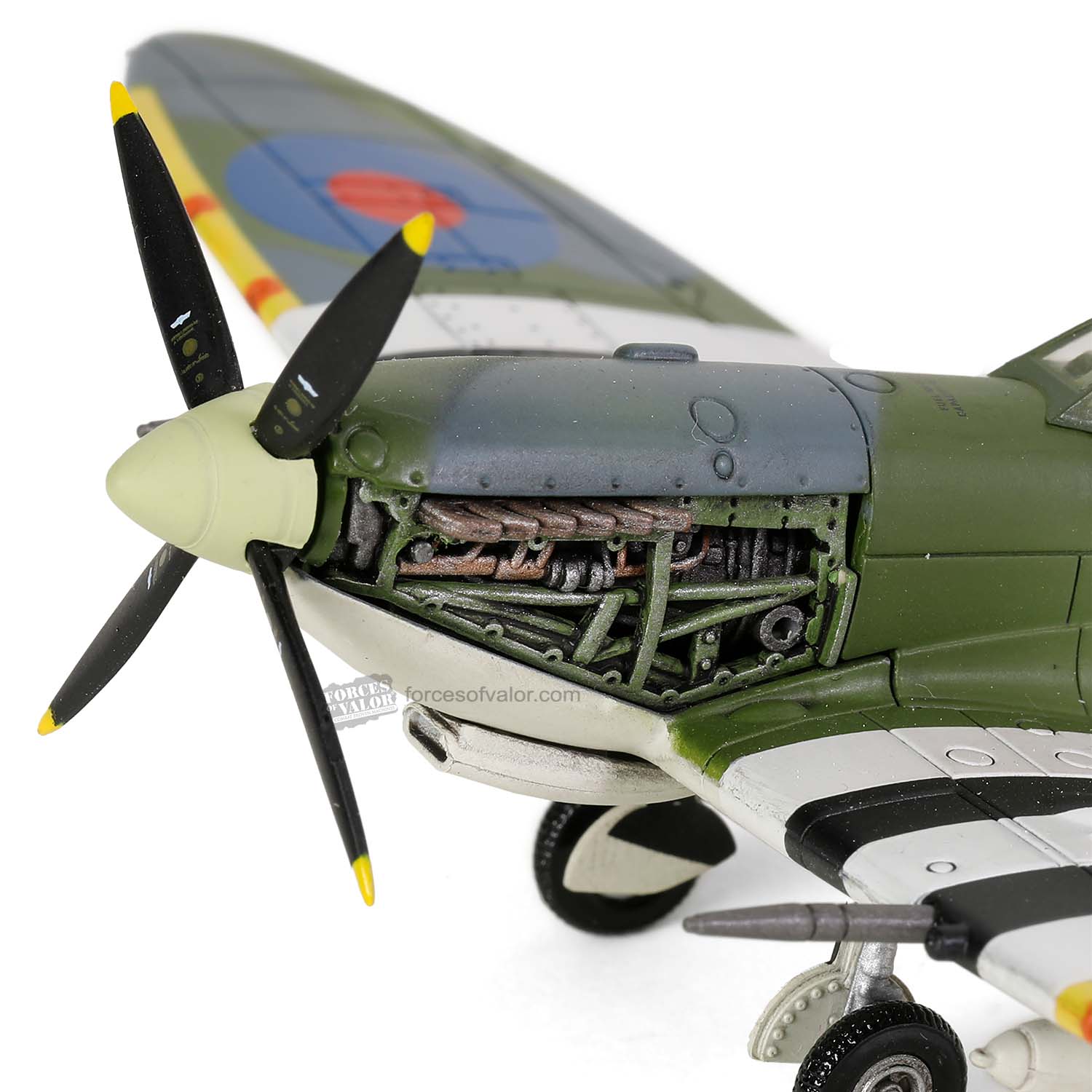 Supermarine Spitfire Mk.IX “MK392” RAF Normandy 1944 1:72 Scale Model Engine Detail