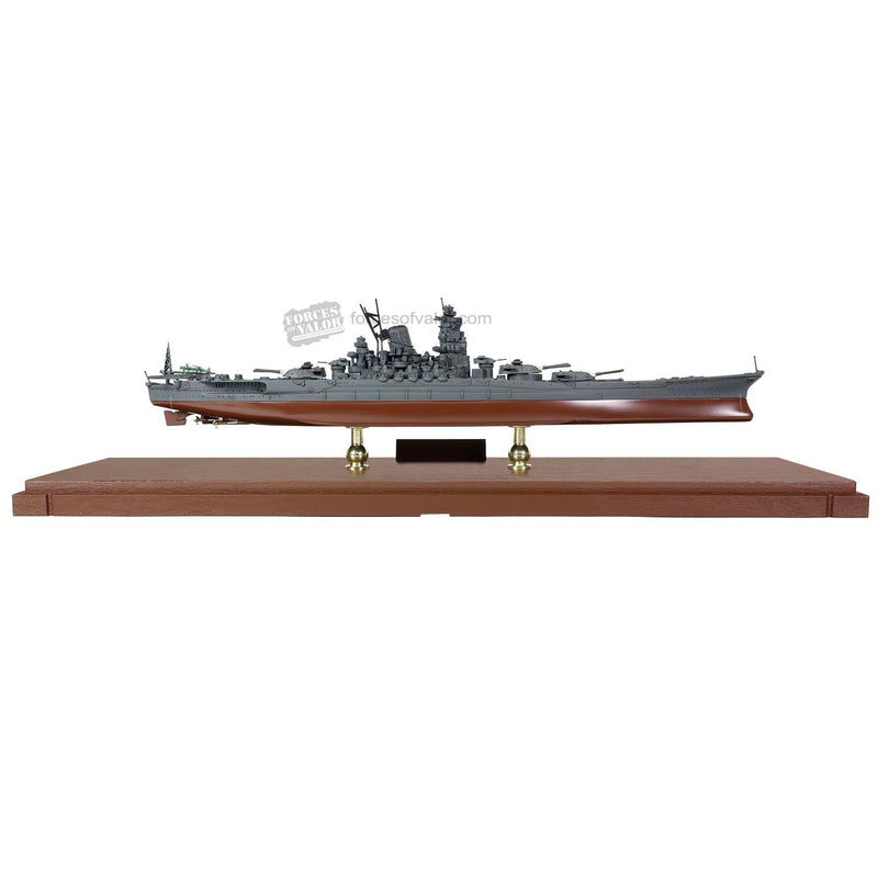 Imperial Japanese Navy Battleship Yamato (Full Hull) 1:700 Scale Model Starboard View