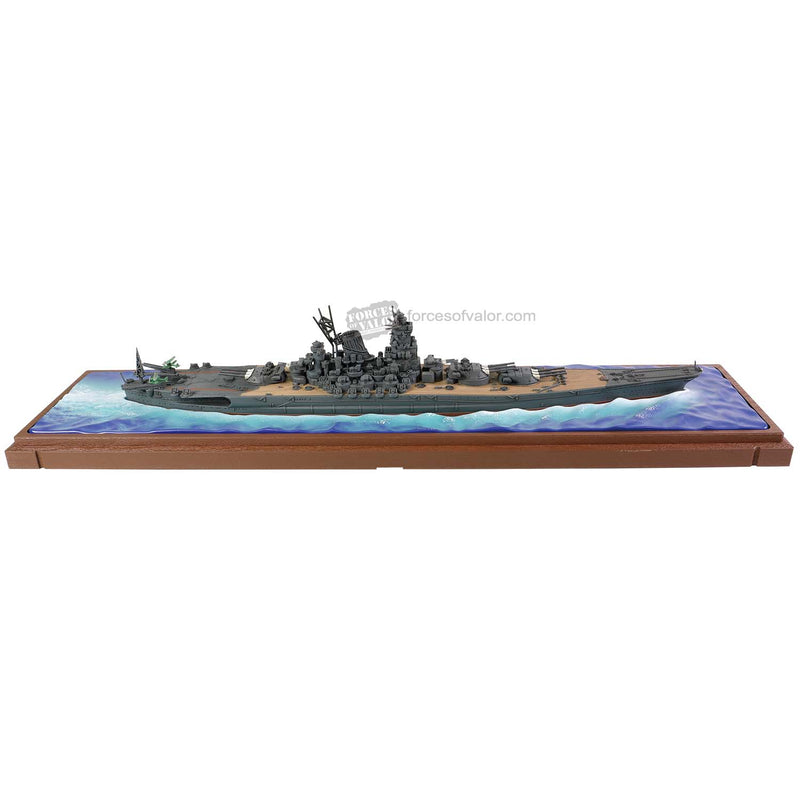 Imperial Japanese Navy Battleship Yamato (Waterline) 1:700 Scale Model Starboard View