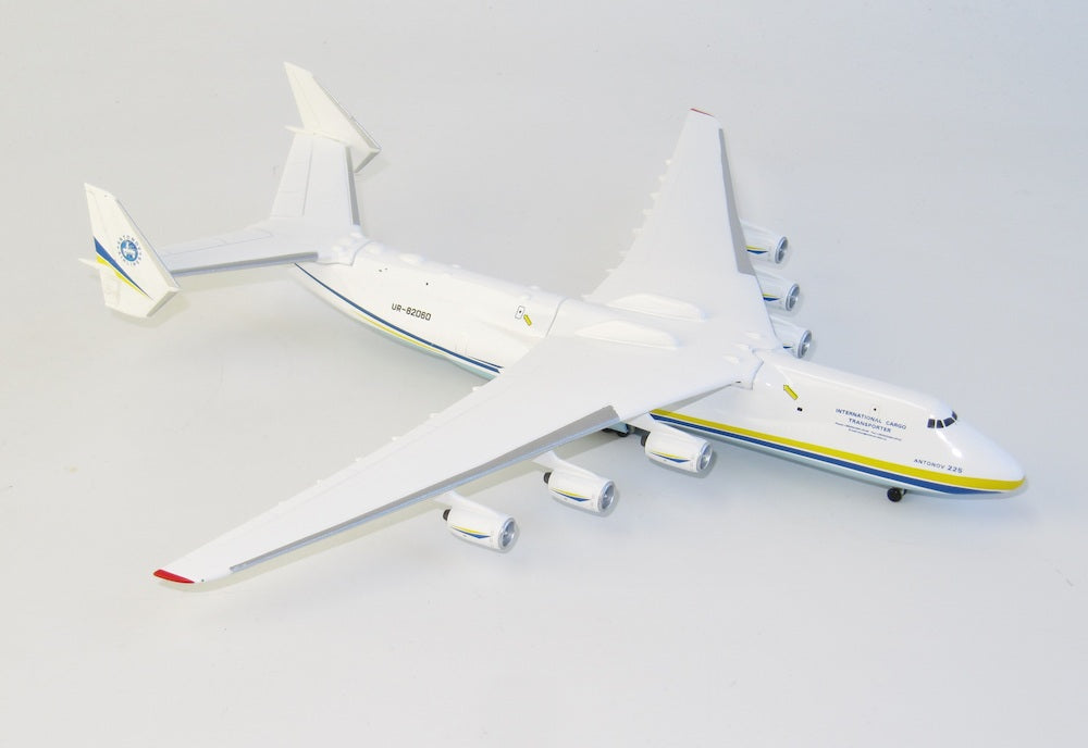 Antonov An-225 Mriya Antonov Airlines UR-82060, 1/400 Scale Diecast Model Right Front View