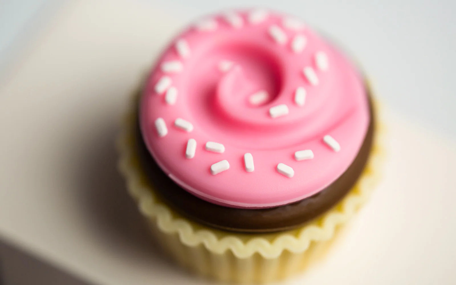 Candylab Toys Cupcake Van – Close-Up of Cupcake Topper with Pink Frosting and Sprinkles