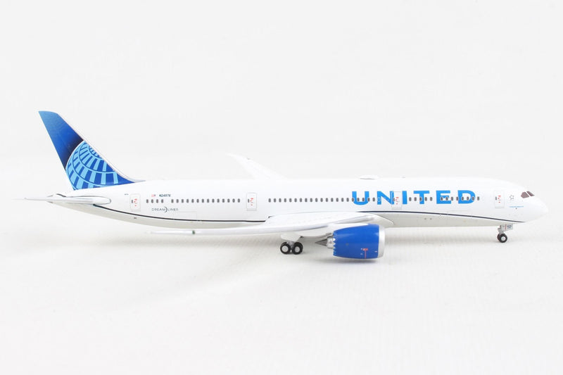 Boeing 787-9 United (N24976) 1:400 Scale Model Right Side  View