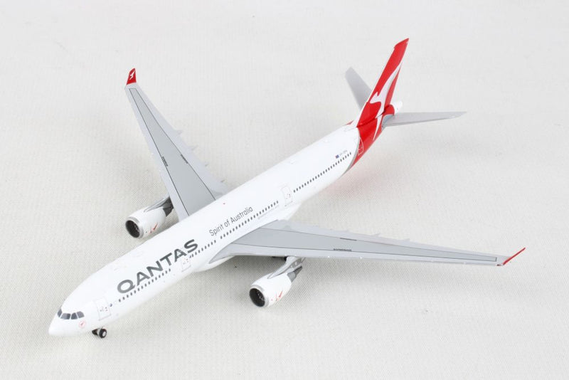 Airbus A330-300 Qantas (VH-QPH) 1:400 Scale Model