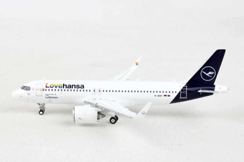 Airbus A320neo Lufthansa (D-AINY) 1:400 Scale Model Left Side View