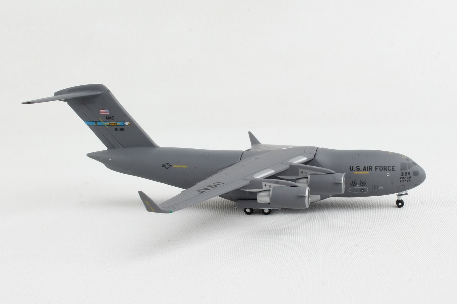 Boeing C-17A Globemaster III Dover AFB (01-0186) 1:400 Scale Model