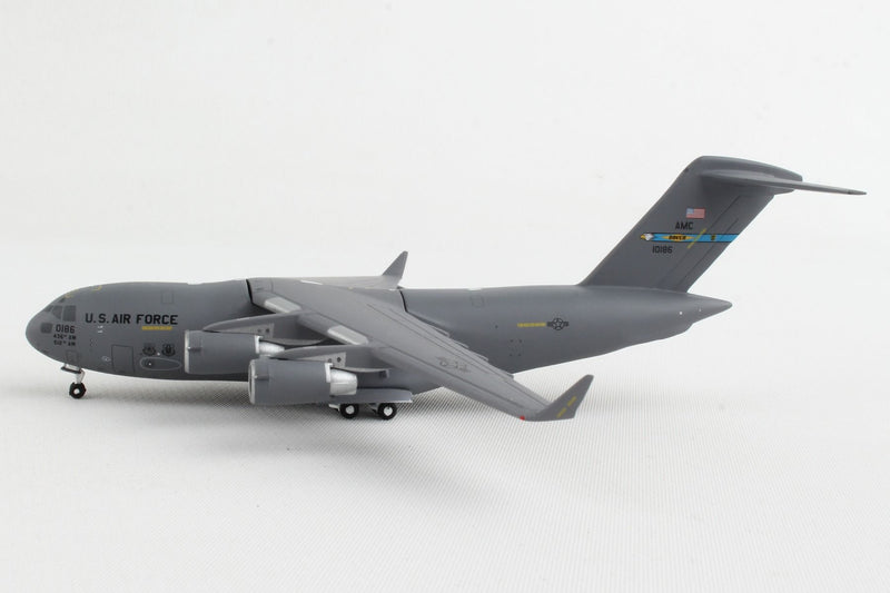 Boeing C-17A Globemaster III Dover AFB (01-0186) 1:400 Scale Model