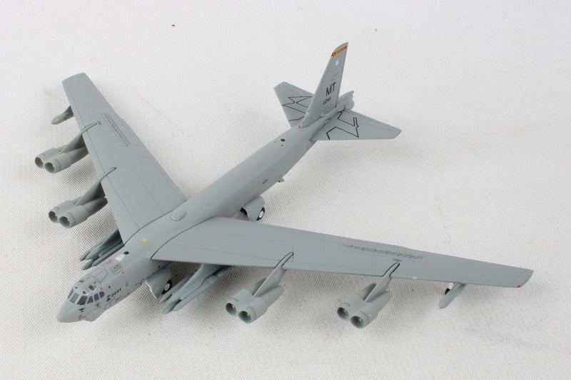 Boeing B-52H Stratofortress (60-0044) Minot Air Force Base 1:400 Scale Model Left Front View