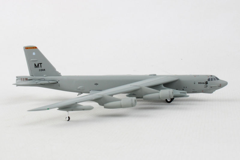 Boeing B-52H Stratofortress (60-0044) Minot Air Force Base 1:400 Scale Model Right Side View