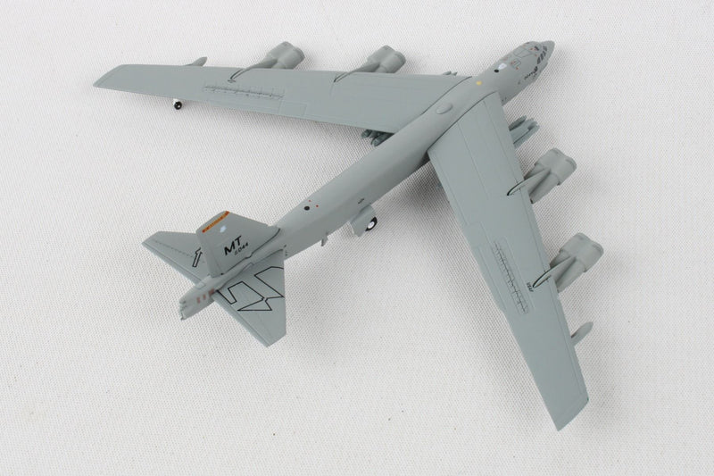 Boeing B-52H Stratofortress (60-0044) Minot Air Force Base 1:400 Scale Model Right Rear View